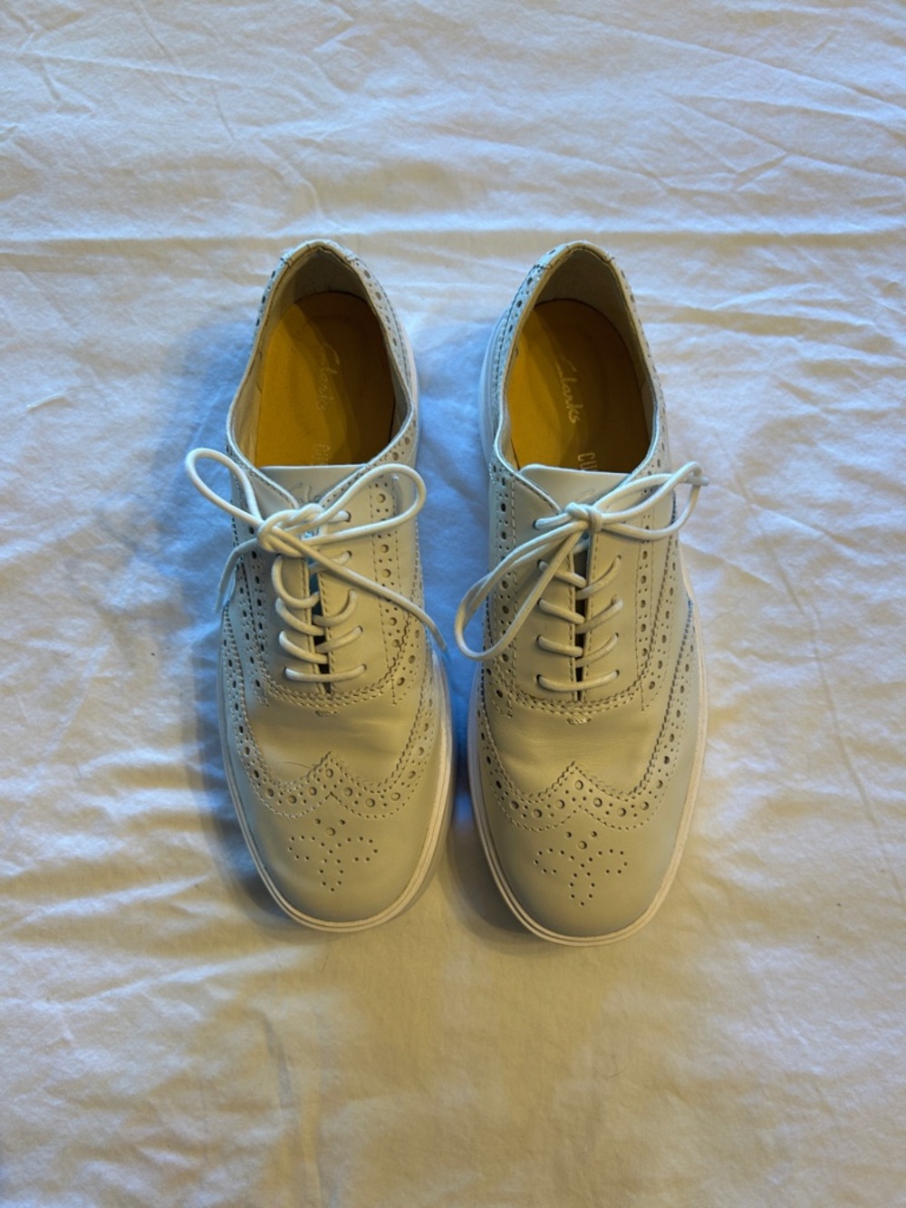 Ladies White Wingtip Oxford Lace-Up Shoes 7.5